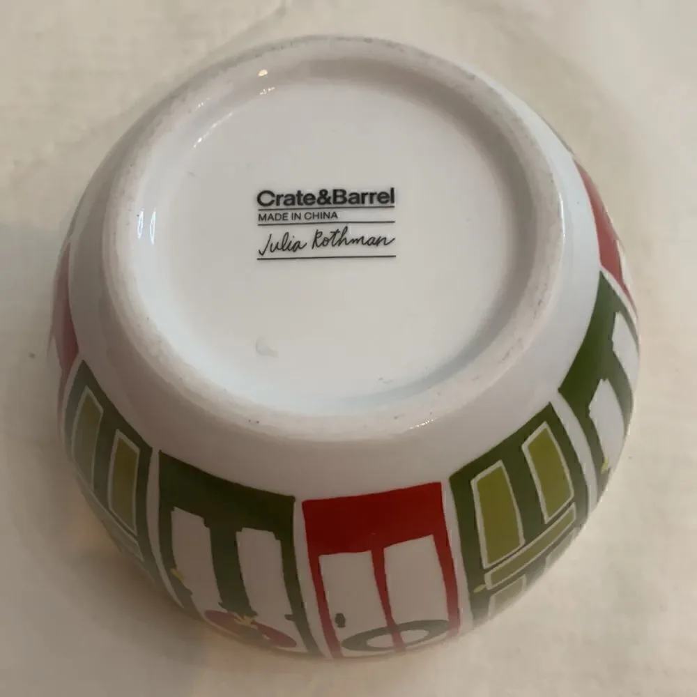 Crate & Barrel Julia Rothman Christmas Decorated Door 4 Cup Or 32 Oz Serve Bowl